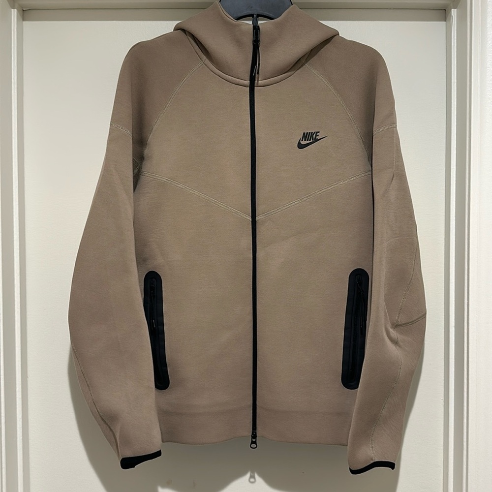 LIKE NEW Men's Full-Zip Windrunner Hoodie